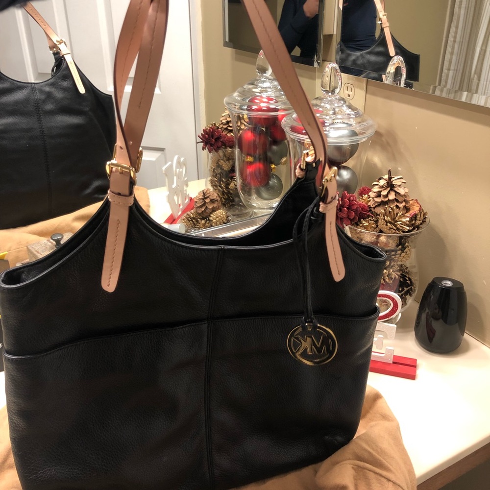 Nice bag great for every day used.